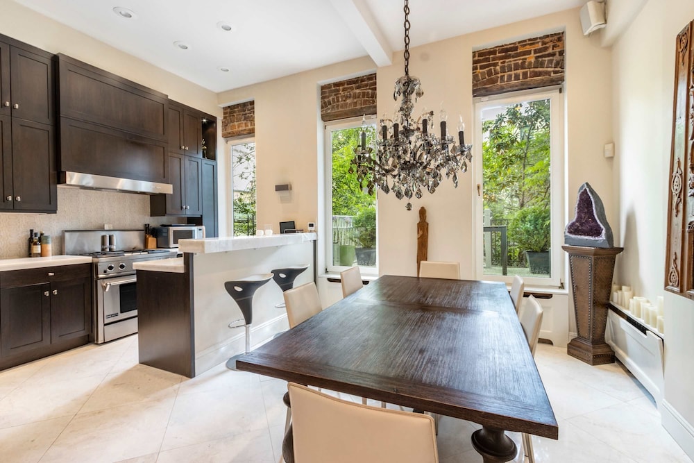 Gramercy Manor Triplex w Private Deck Garden