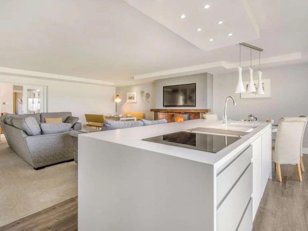 Sleeps 10 - Hot tub - Pool Table - Play Park