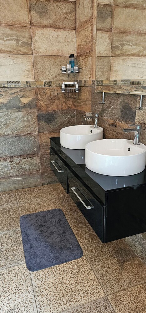 TumTowa Luxury
