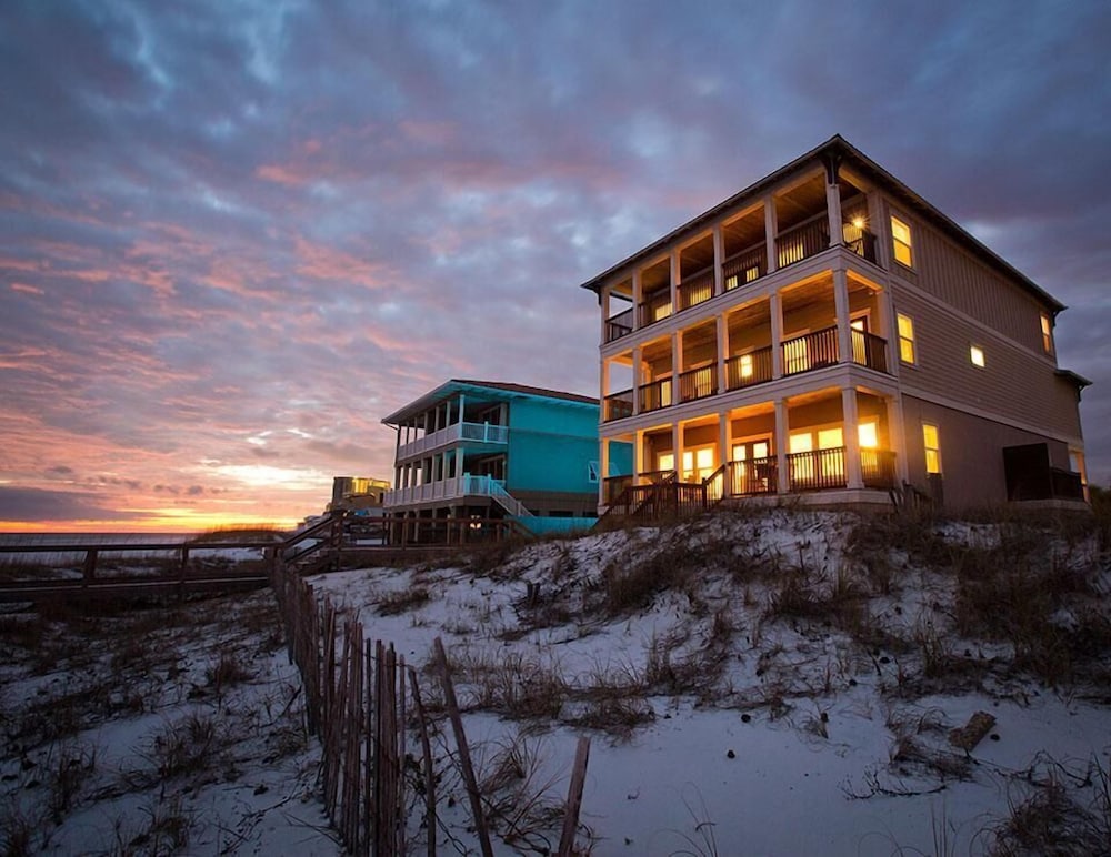 Seaclusion 9 Bedroom Holiday Home by Five Star Properties