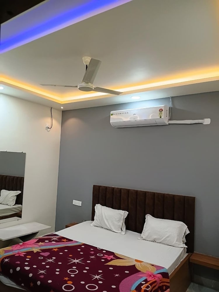 Hotel Keshav