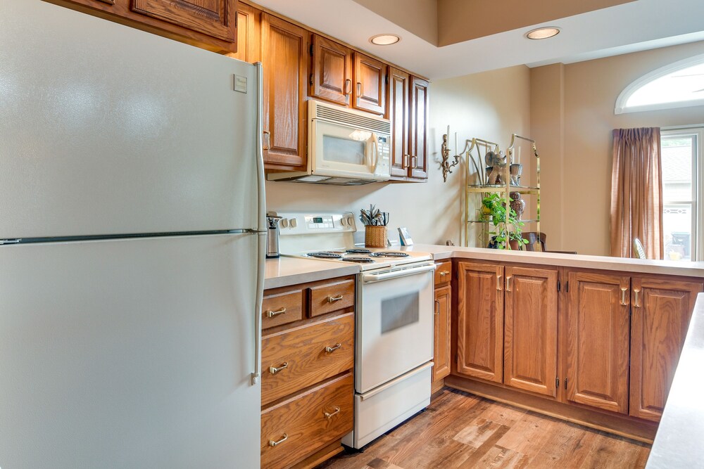 Tonawanda Vacation Rental ~ 13 Mi to Niagara Falls view 4