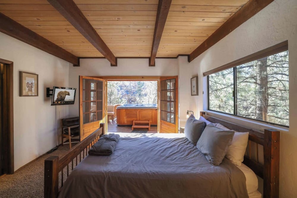 Moonridge Mountain Retreat