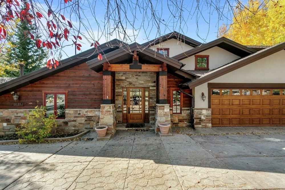 3135 Thistle - 7 Bedroom Private Home 7 Home