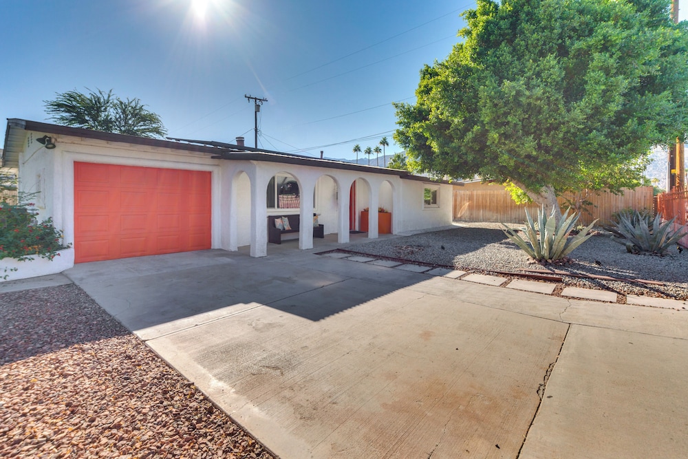 2 Mi to Dtwn: Vintage-inspired Gem in Palm Springs