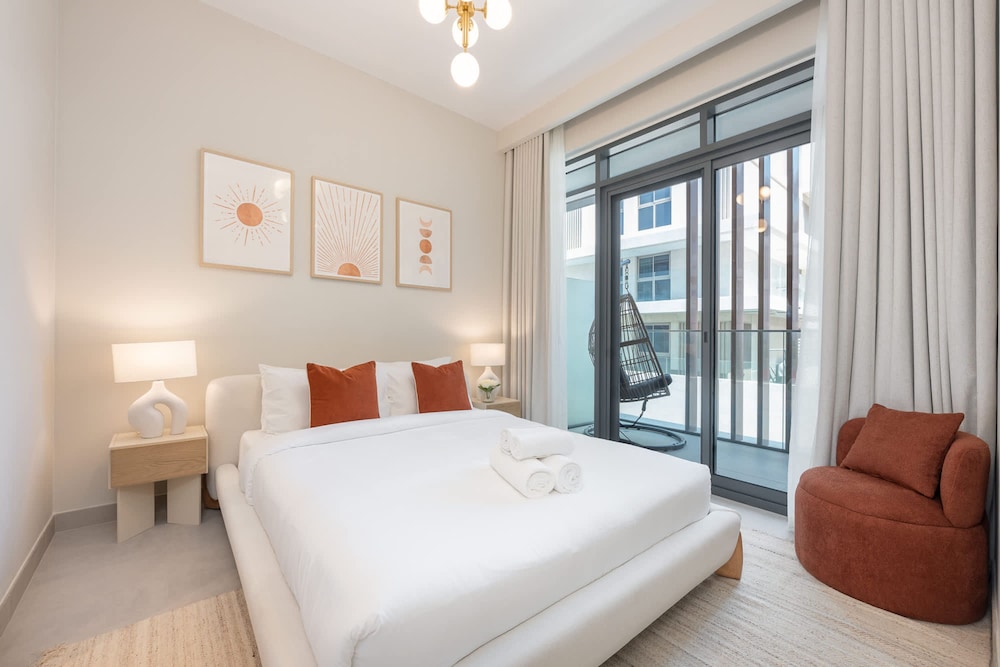 Contemporary 2BR in Azizi Greenfield - Meydan