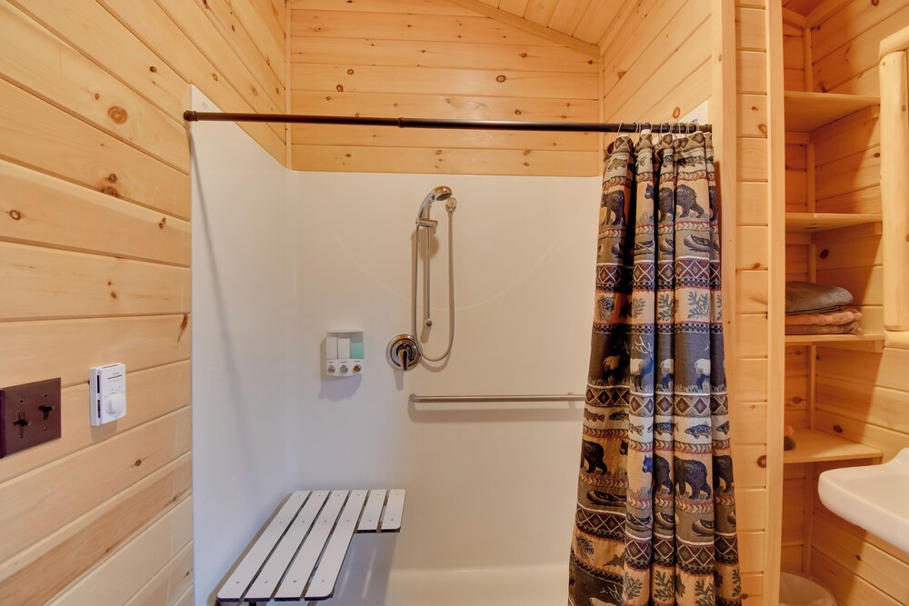 Bayfront Cabin w/ Docks & Access to Lake Ontario!