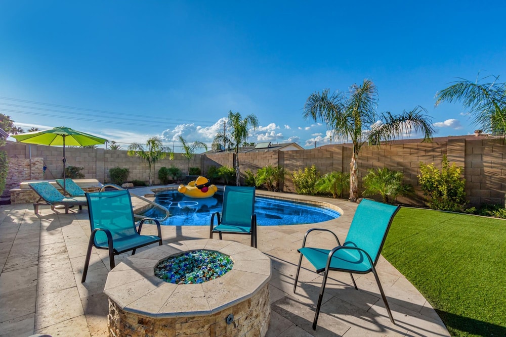 Palm Tree Paradise Heated spa Pool Firepit