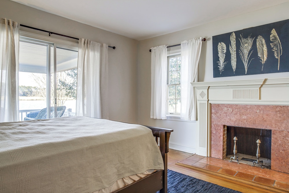 Riverfront Gem w/ Fire Pit in Eden
