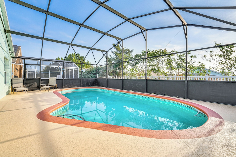 Private Pool & Yard: Family Getaway in Davenport
