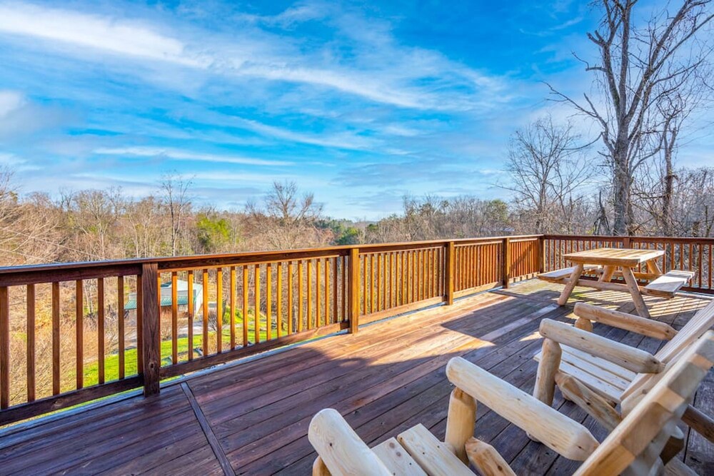 Dog Friendly Views Hot Tub Close to PF Gsmnp