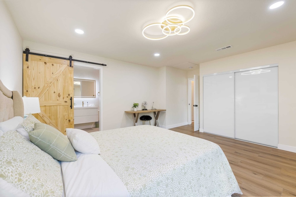 @ Marbella Lane - Cozy Gem Near Nature Trails