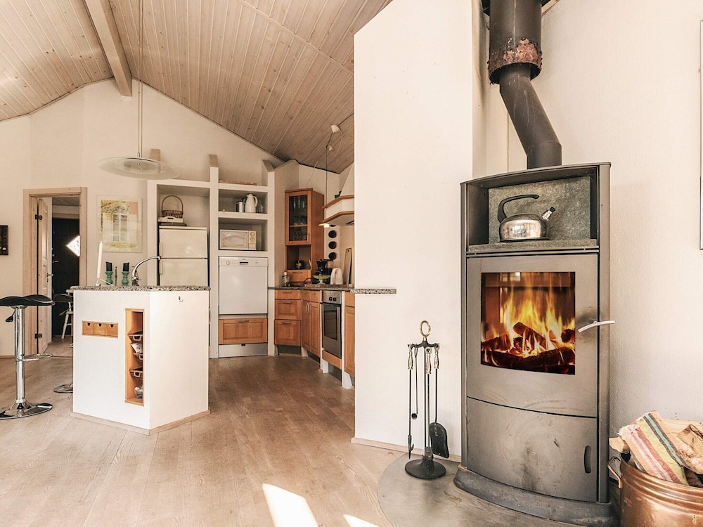 6 Person Holiday Home in Spottrup