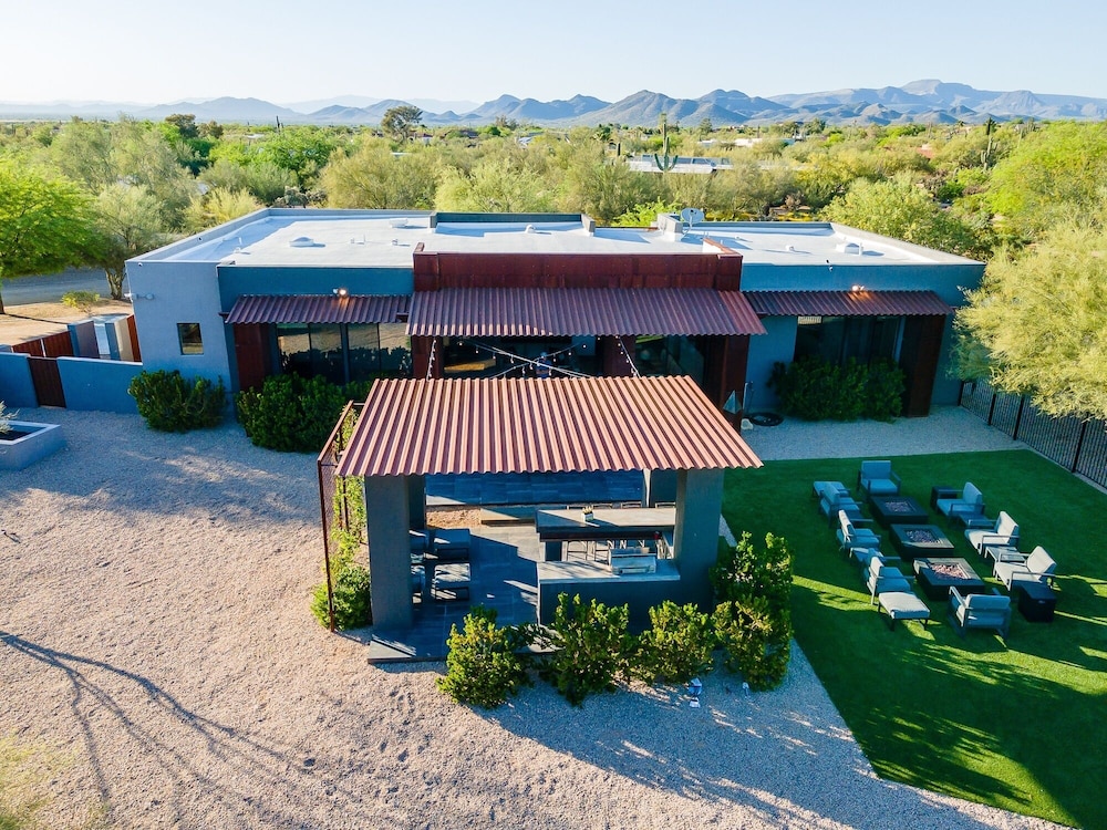 Lone Mountain Casita 1 Bedroom Home by RedAwning