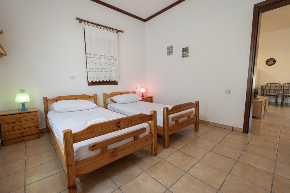 Linden House Left by Rentals Pro