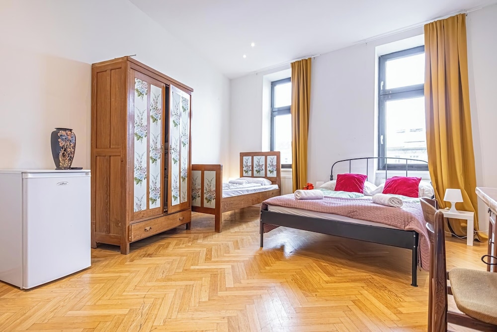Cozy Room Near U6 Dresdner Subway Line