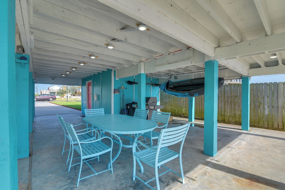 Private Bayfront Access 10 Mi to Galveston Beaches