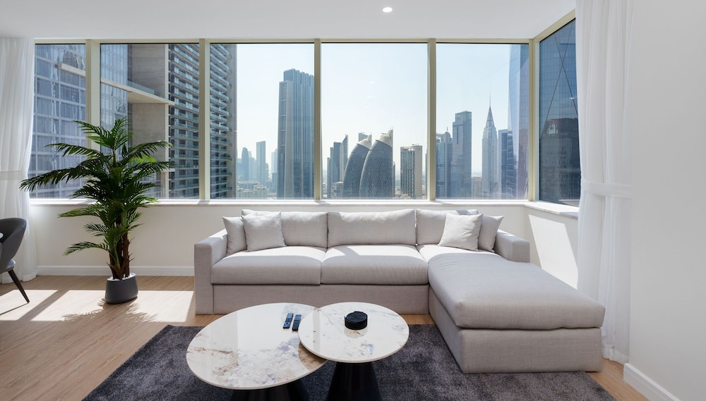 Pristine Difc 2BR w Pool Gym