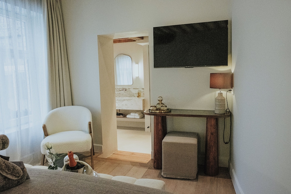 The Burgundy - Boutique B&B