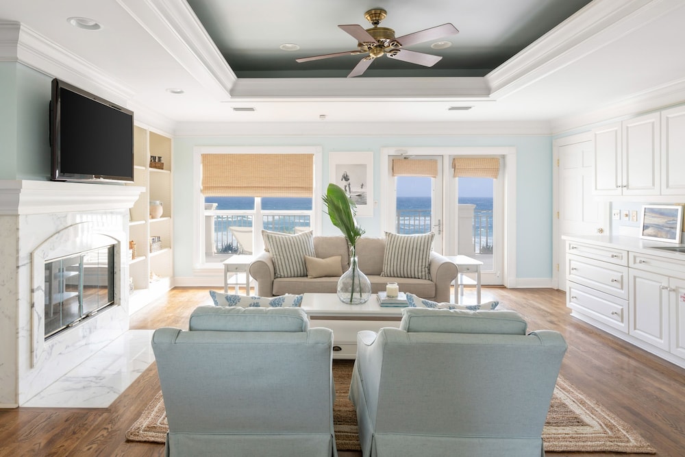 Promenade by Avantstay Beach Front Mansion w Breathtaking Views Pool