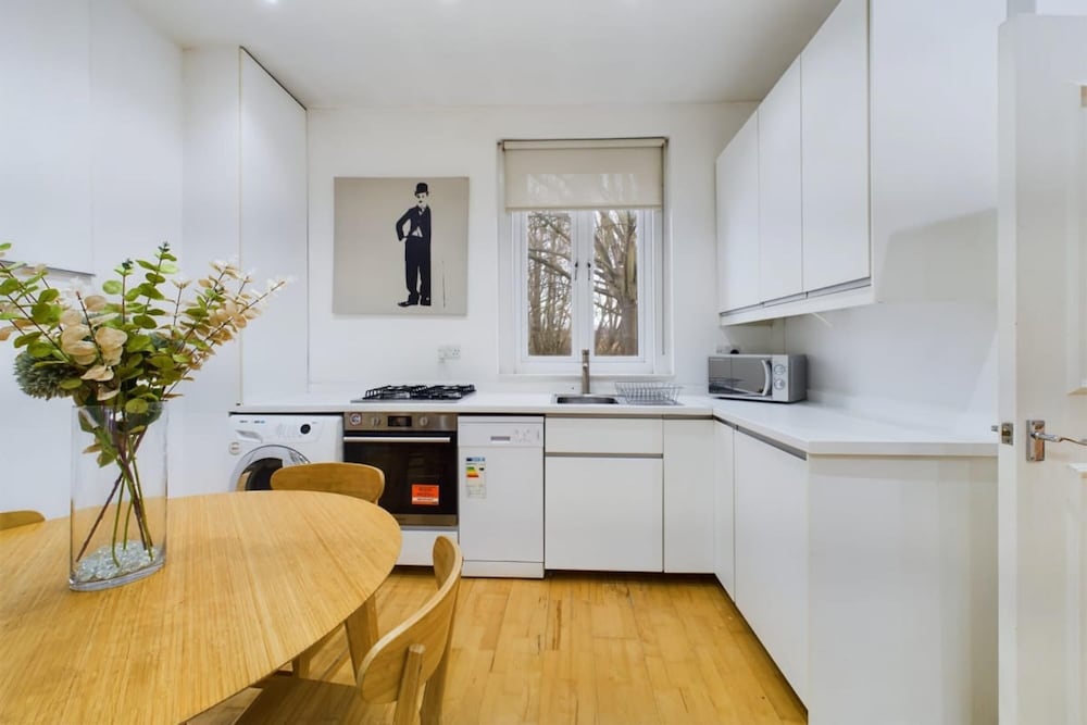 The Putney Hideout - Bright 1bdr Flat