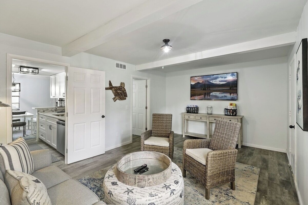 Cozy 2BR Hilton Head Townhome w/ Pool Access