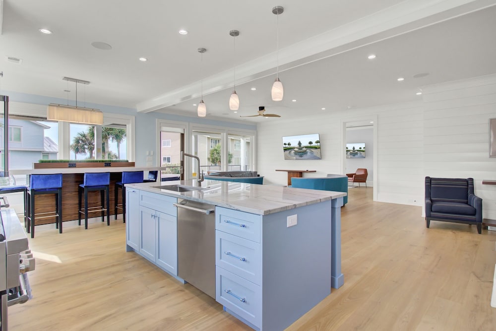 7 Beachwood East by Avantstay Steps to the Beach Ocean Views Hot Tub 7bdr