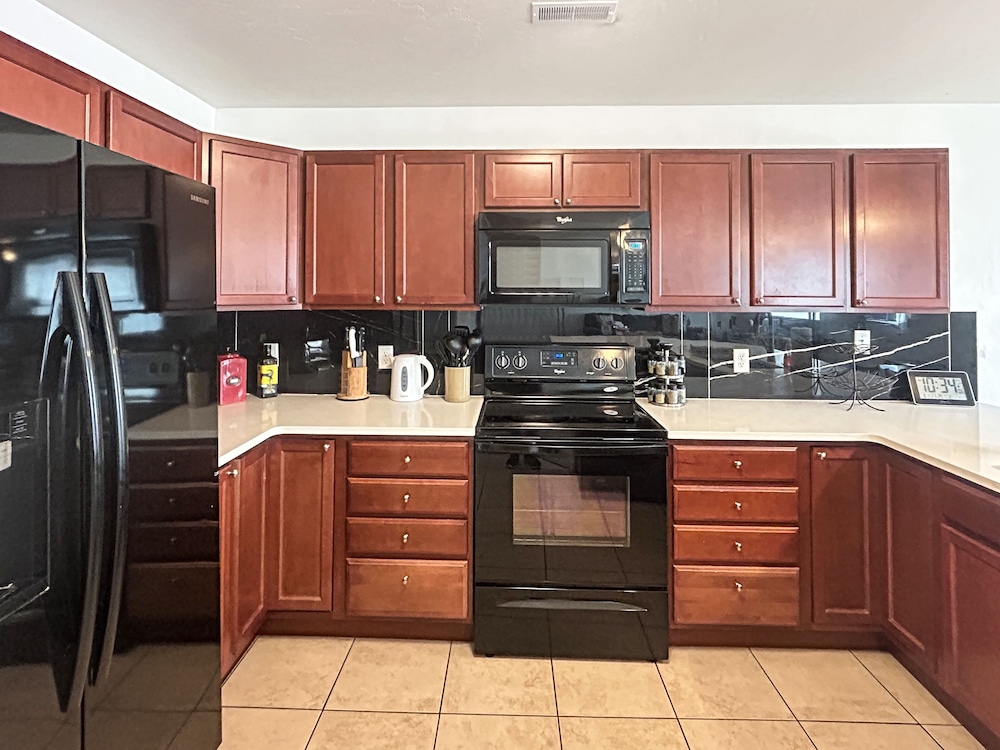 Canyon View Oasis 3 Bedroom Home