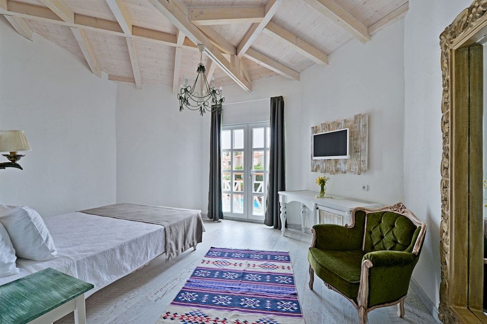 Bay C Otel - Image 33