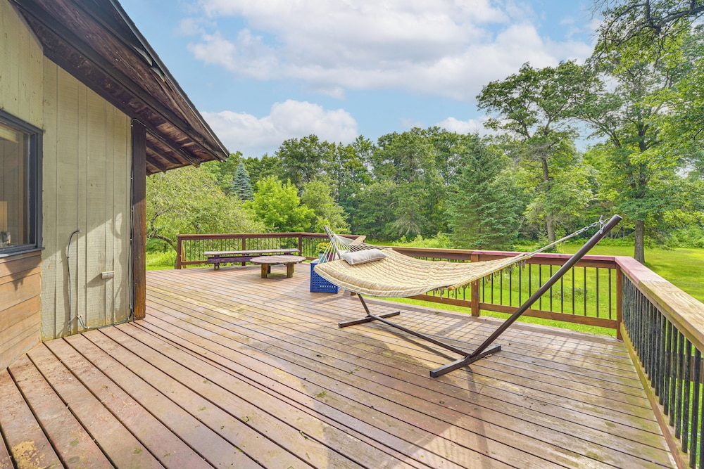 Sauna & Screened Porch: Otter Creek Getaway!