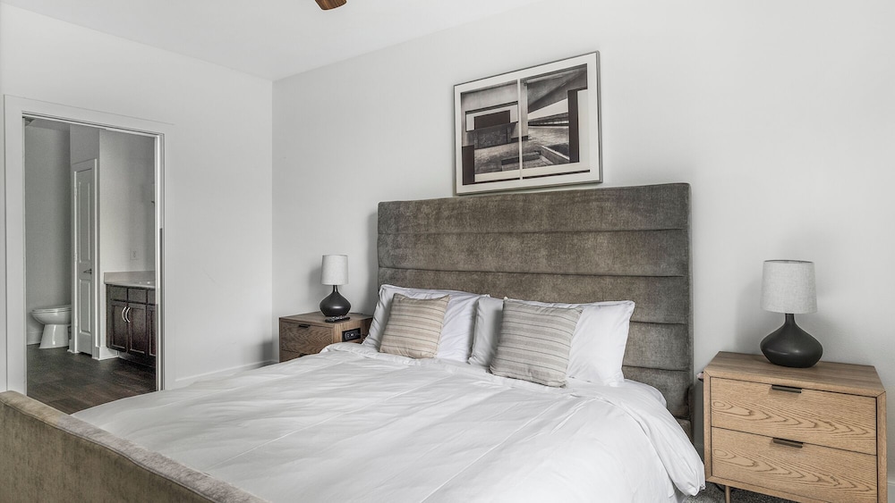 Landing Apartments - North Dallas