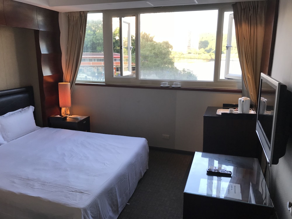 Gin Lon Lake motel