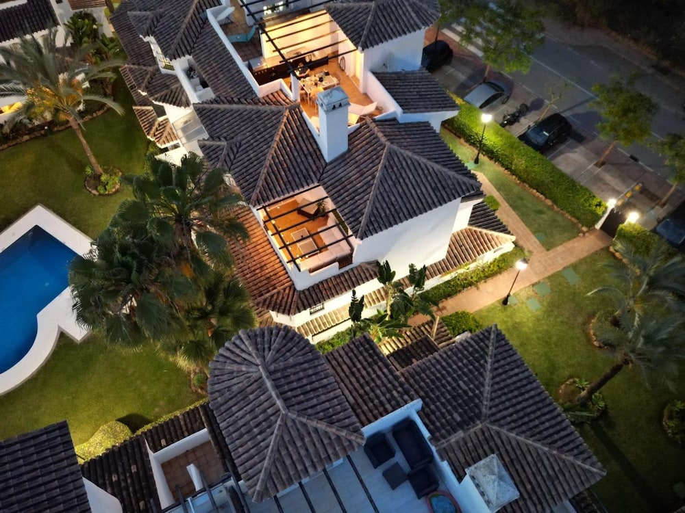 Los Naranjos Beautiful 1 Bedroom Penthouse