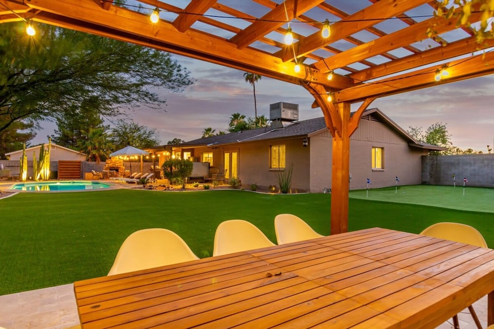 Greenway Oasis Heated Pool Spa Mural Putt Grn