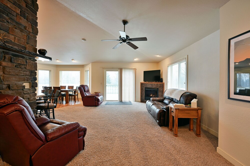 Unit 701 5 Bd 3 Ba 5 Bedroom Condo by RedAwning