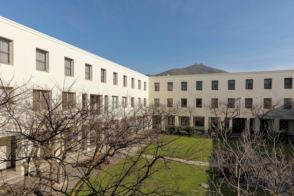 Protea Hotel by Marriott Cape Town Waterfront Breakwater Lodge