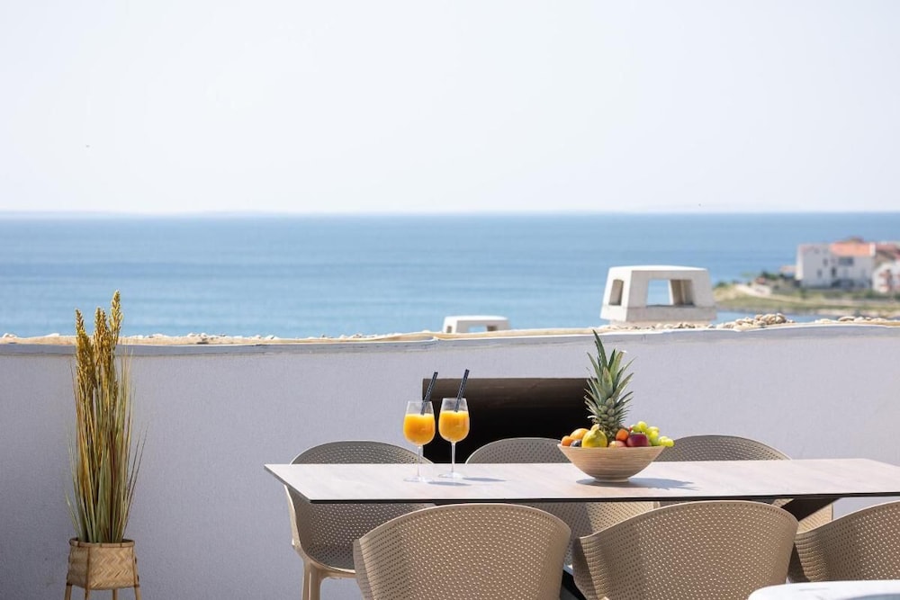 Salt & Soul Residence - Superior Apartment view 4