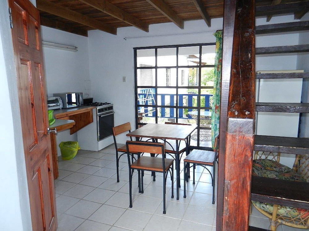 Bananaquit Apartments