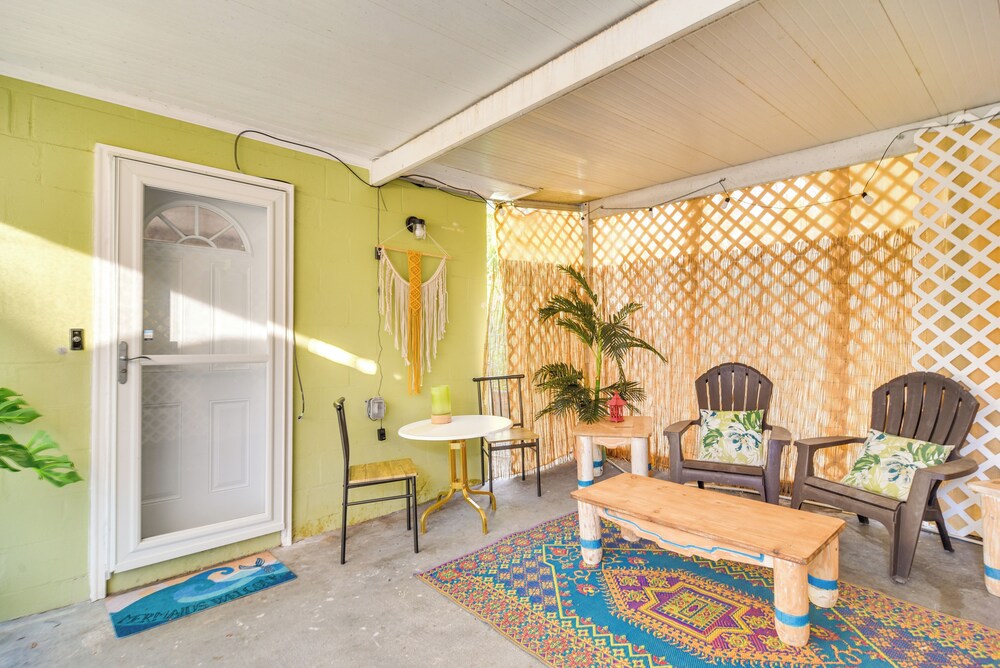 3 Mi to Vinoy Park: St Petersburg Gem w/ Patio!