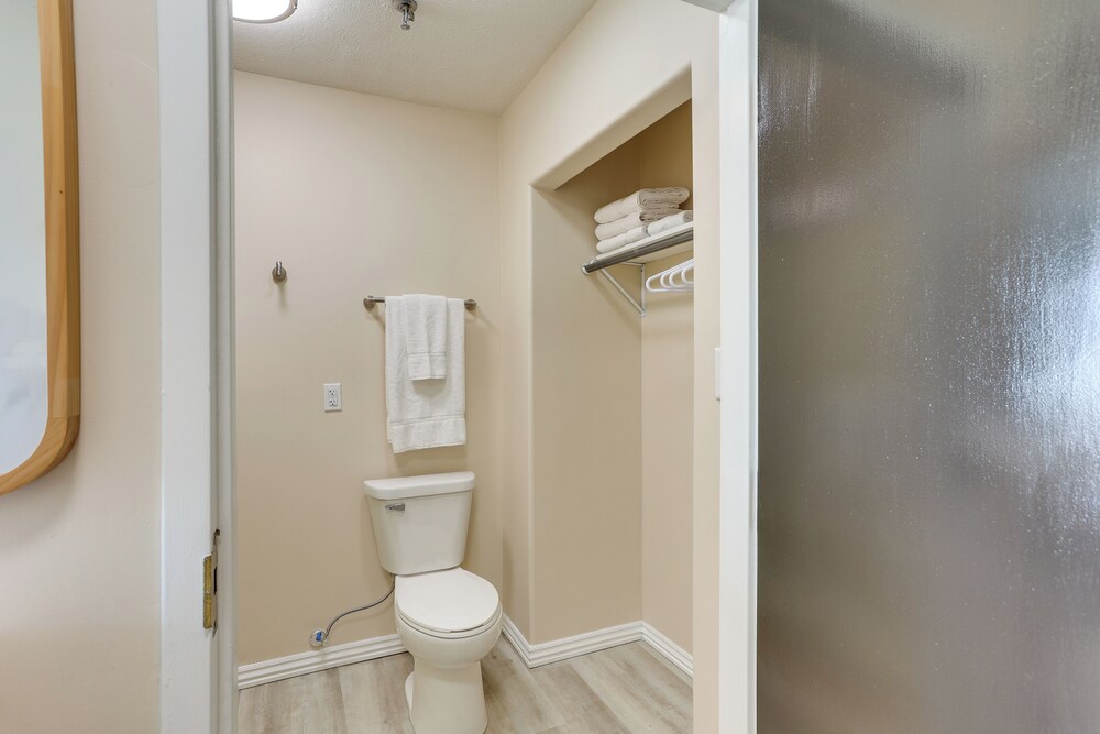 Walk to Ocu, Golf: Updated Oakland City Studio!