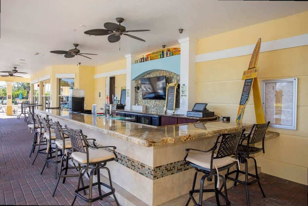 Spacious 2Bd Condo - Pool Hot Tub - Near I-drive