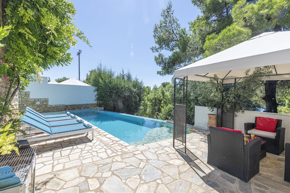 Maria Elena Villas