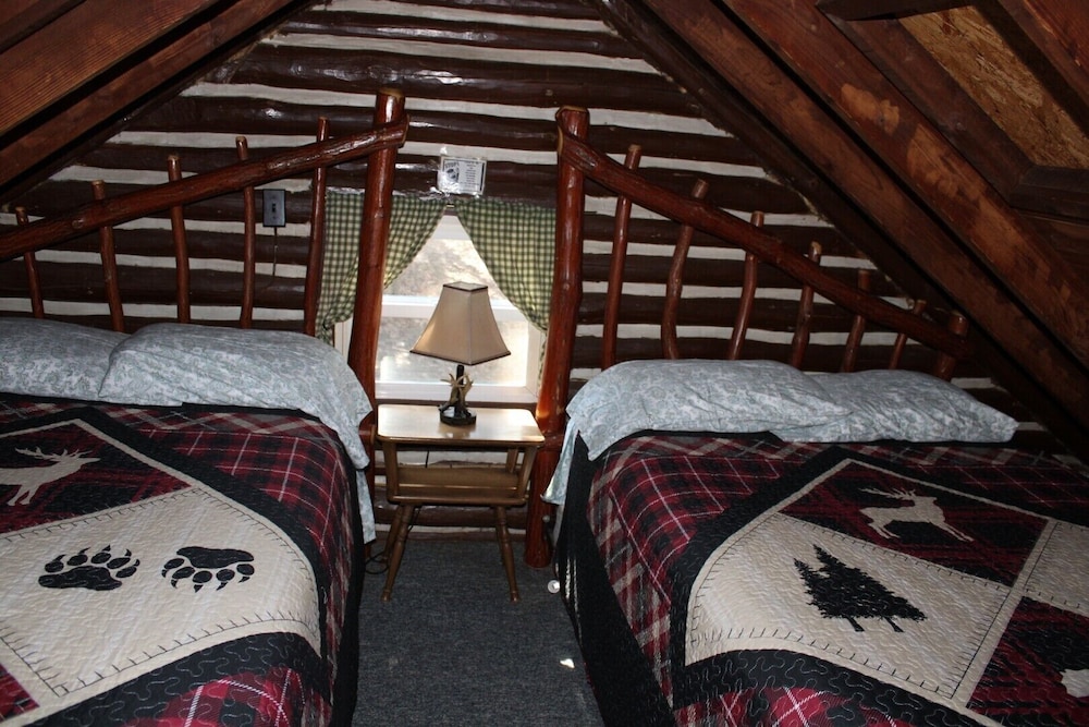 Hominy Ridge Cabins and Gift Shop