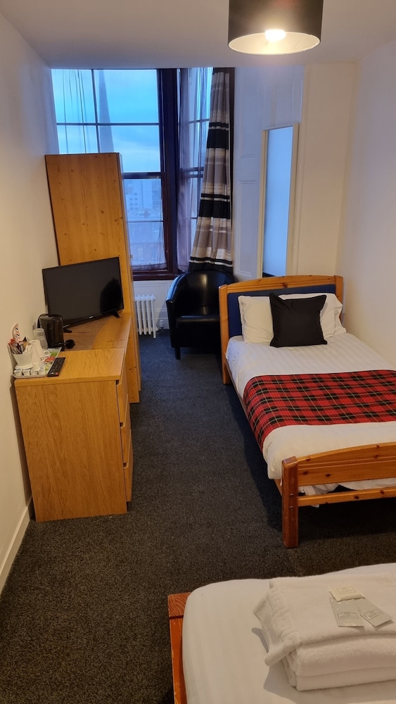 The Hampton Court Guesthouse