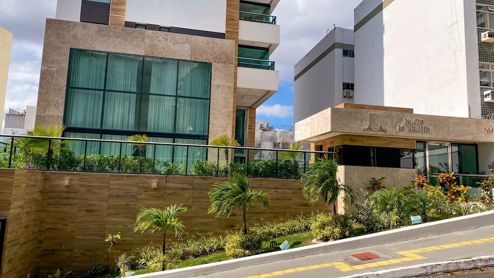 Apto c Varanda Piscina e Sal o de Jogos