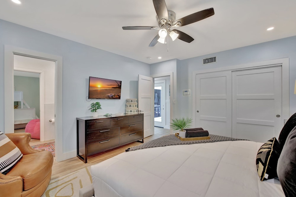 Seabreeze - 6BR Pool and Steps to Beach