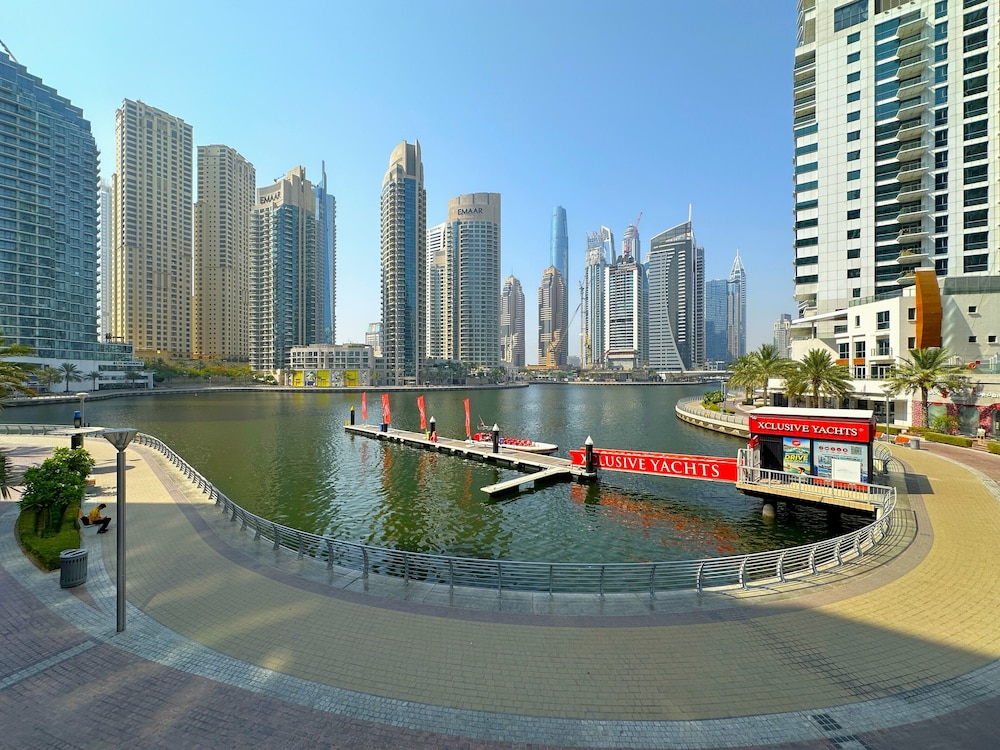 DreamLike Full Pool & Marina View