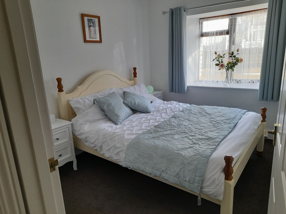 Cosy Apartment Close to Tunnels Beaches view 5