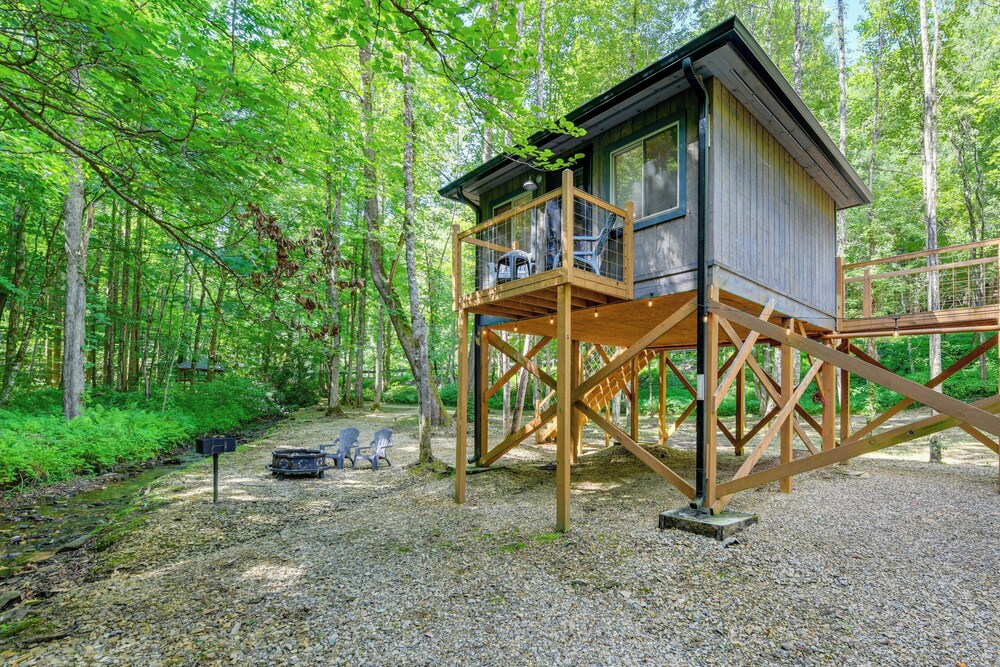 Fire Pit: Tree-lined Gem in Cosby