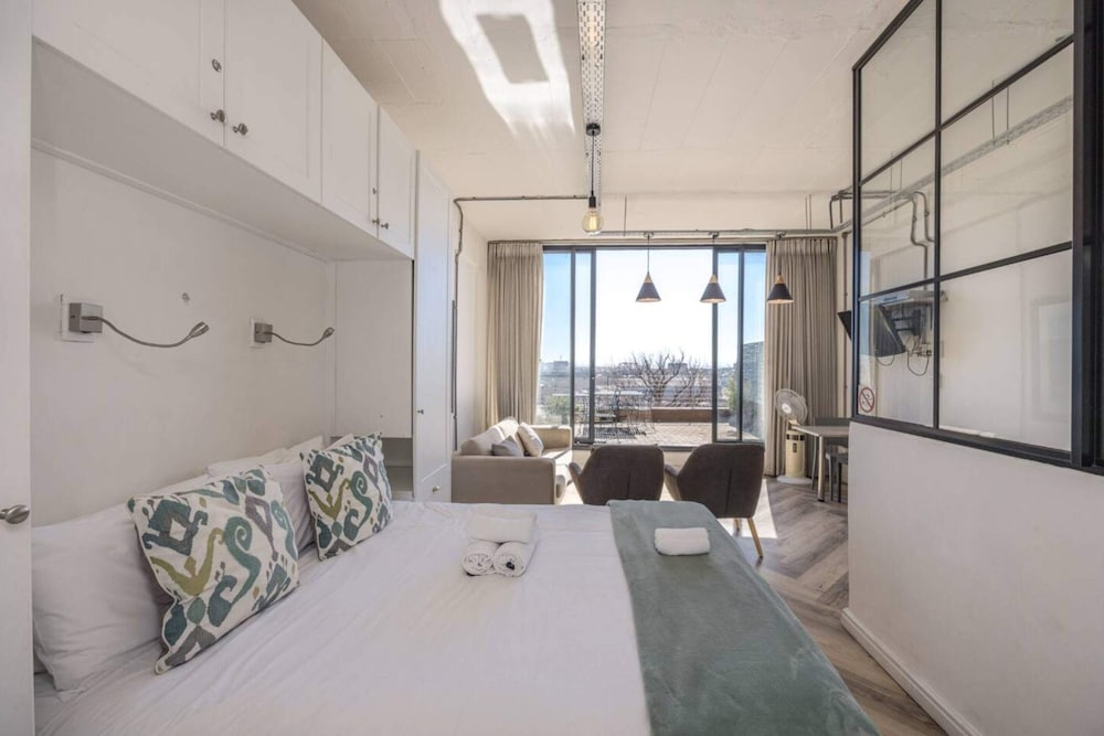 Homely Studio Apartment in Cape Town view 2